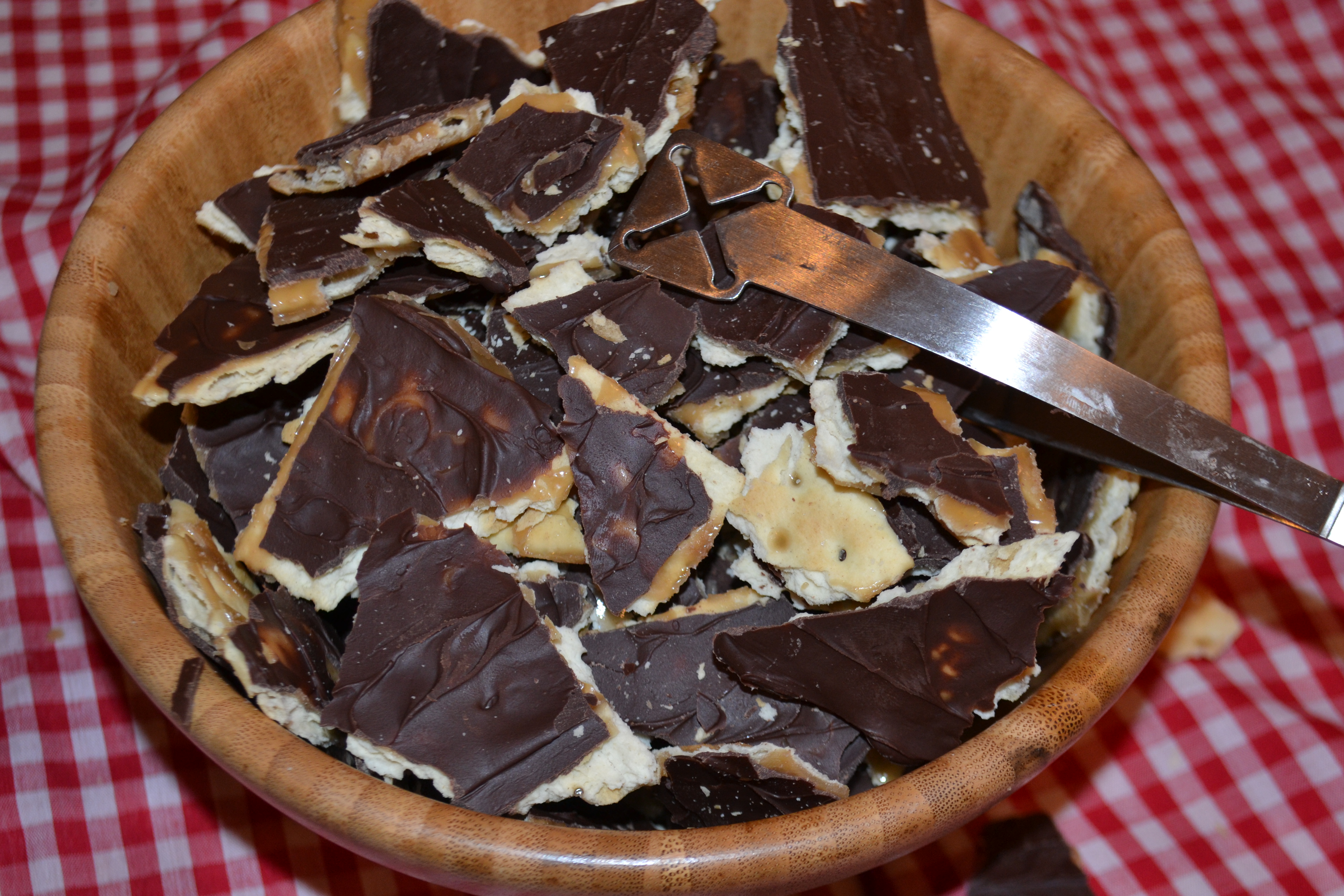 Chocolate Toffee Saltines The Gingham Apron