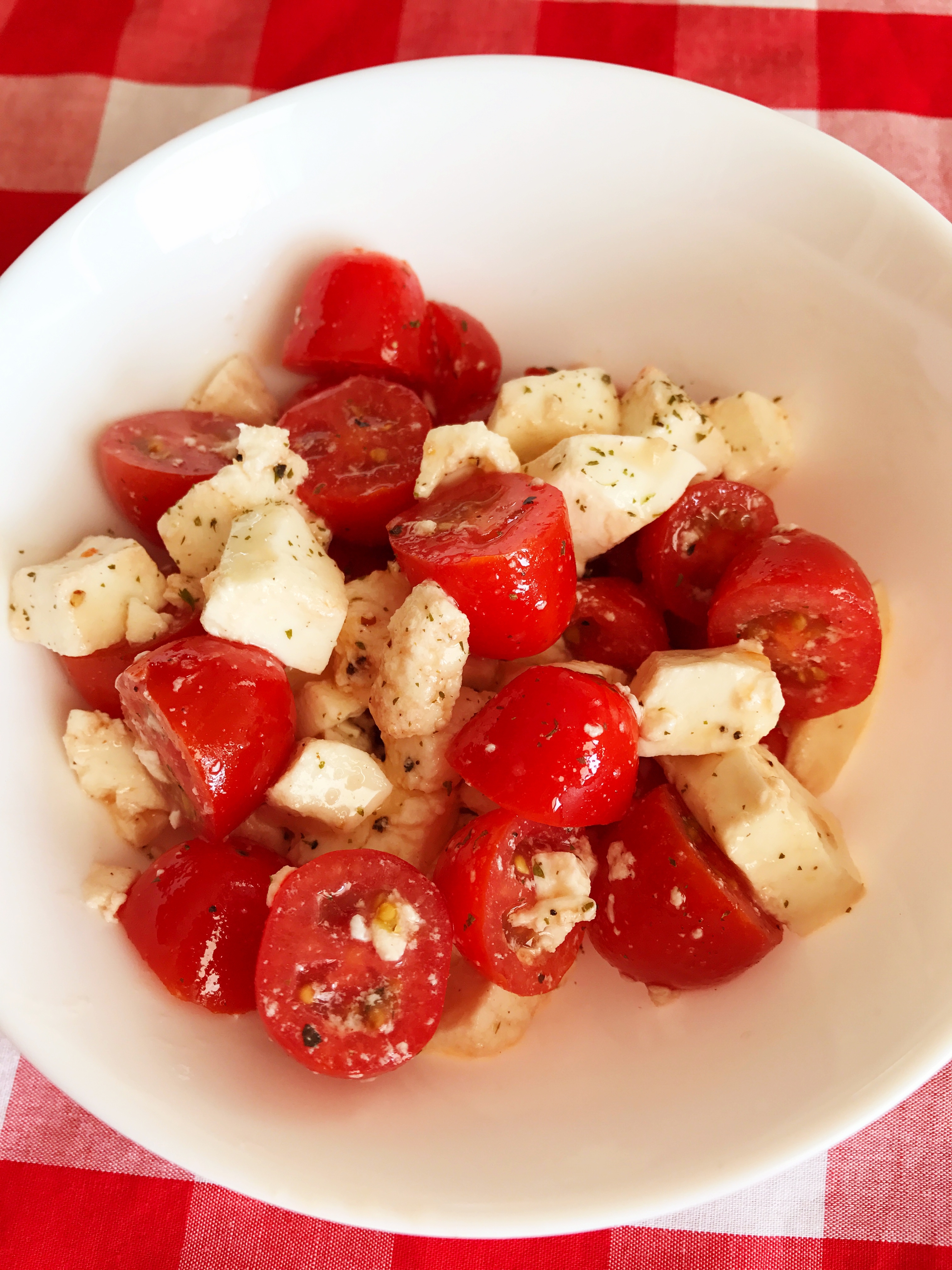 Fresh Tomato &amp; Mozzarella Salad | The Gingham Apron