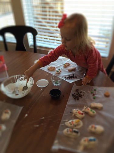 dipping snowman cookies