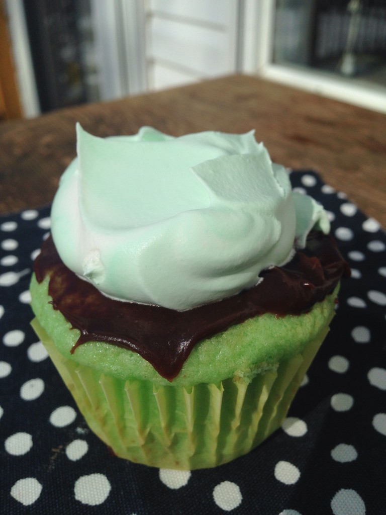Crème De Menthe Cupcakes (with sugarfree option) The Gingham Apron