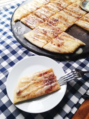 Cinnamon and Sugar Dessert PIzza