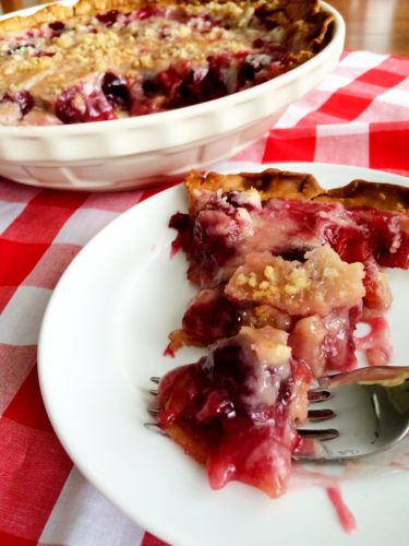 Crumb top cherry pie