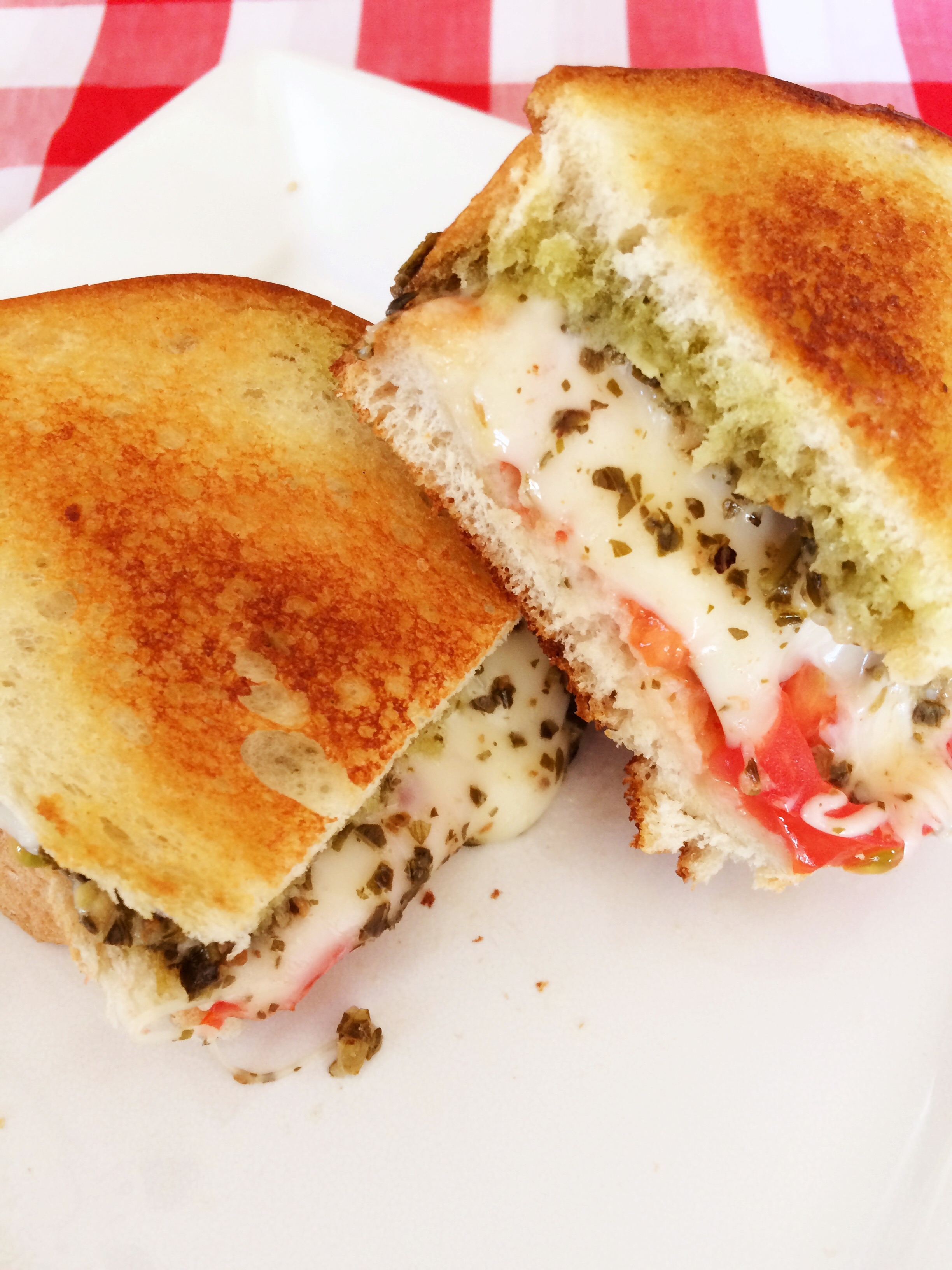 Caprese Grilled Cheese (Pesto, Tomato & Mozzarella) The Gingham Apron