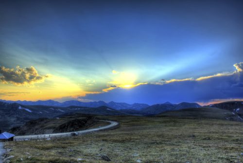colorado-rocky-mountains-national-park-sunset-over-mountains-1