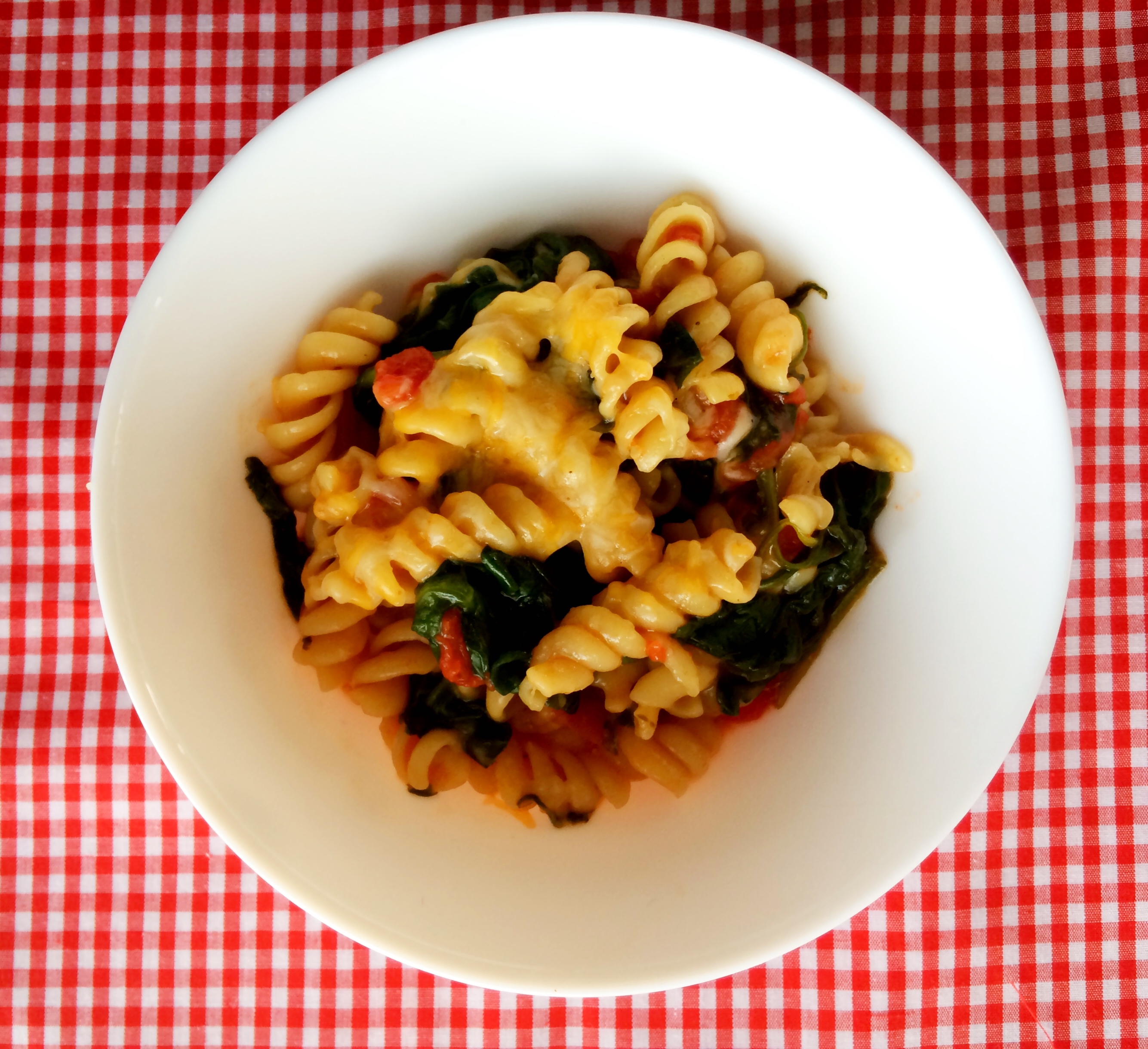 Spinach and tomato pasta toss