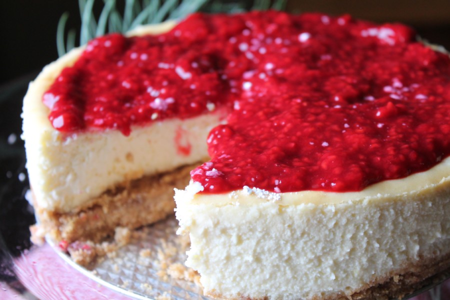 {Fancy} Cheesecake with Raspberry Sauce The Gingham Apron