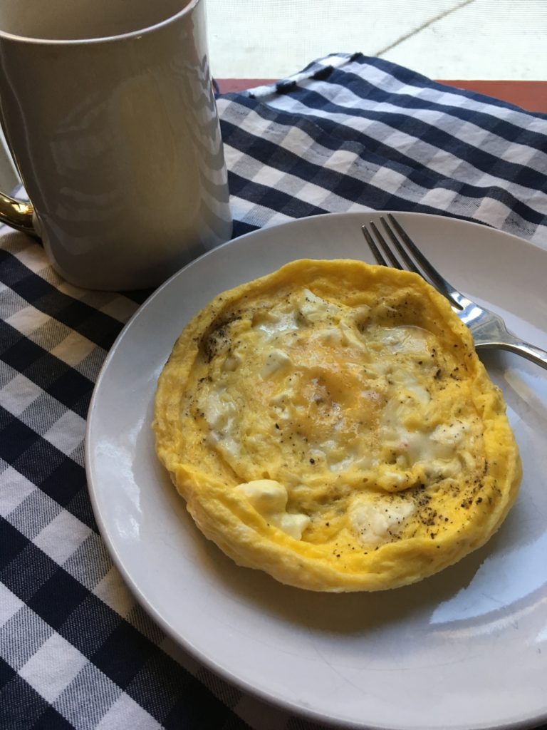 Low-carb, keto, microwave omelet 