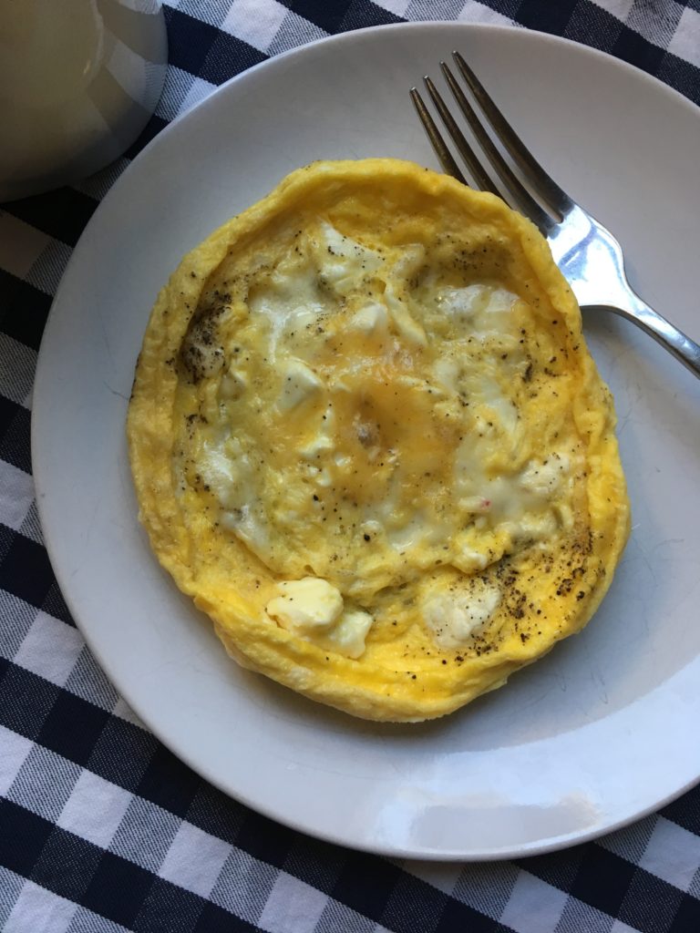 Low-carb, keto, microwave omelet 